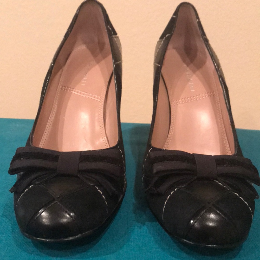 Tahari black leather and suede shoes